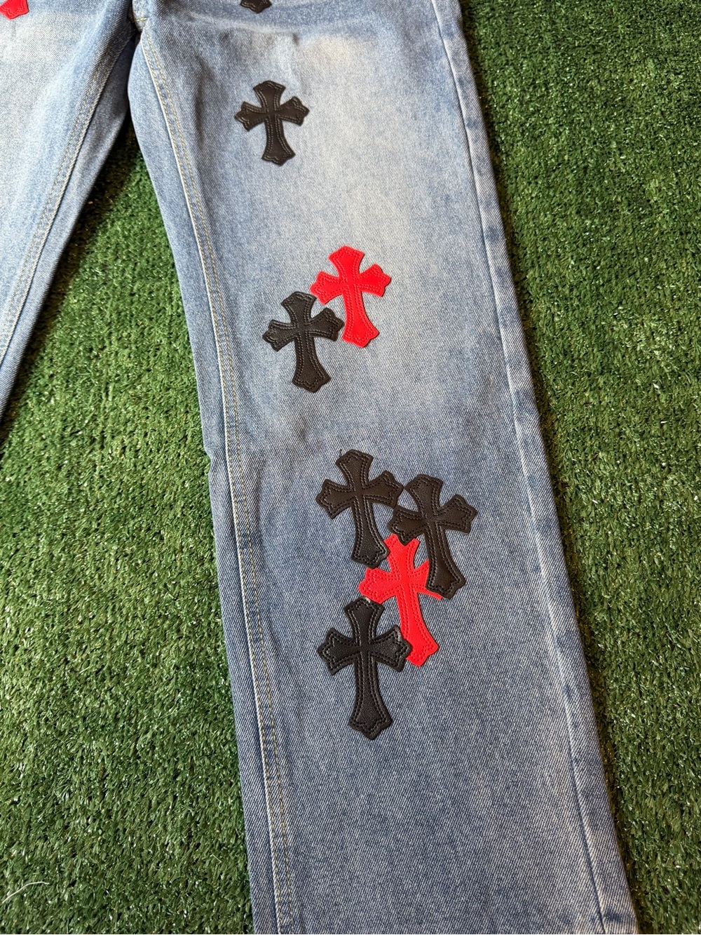 Straight Men’s Denim Jeans with Red & Black Cross Patches - Picture 5 of 12